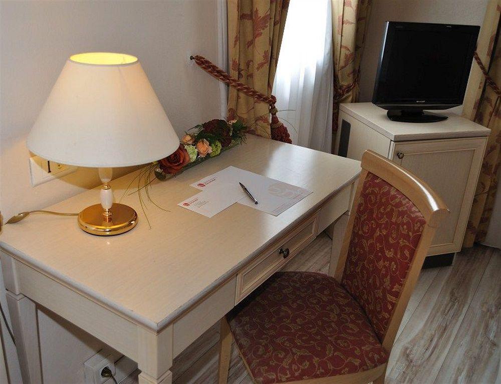 Hotel Grand Dauphine Toulon, Boutique & 3*